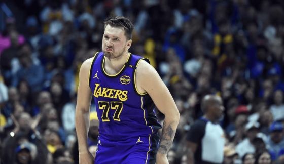 虎扑-东契奇连续十场比赛得分超过挺进下一轮，湖人挑战极限！的简单介绍