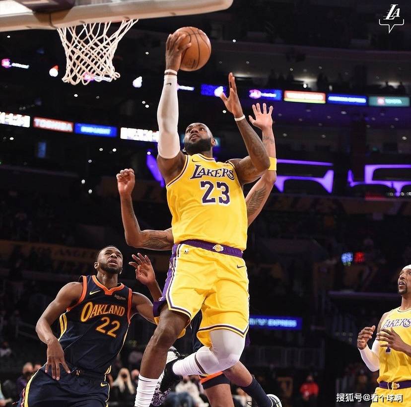 虎扑-Uzi在湖人比赛中关键助攻，绝杀引发热议！的简单介绍