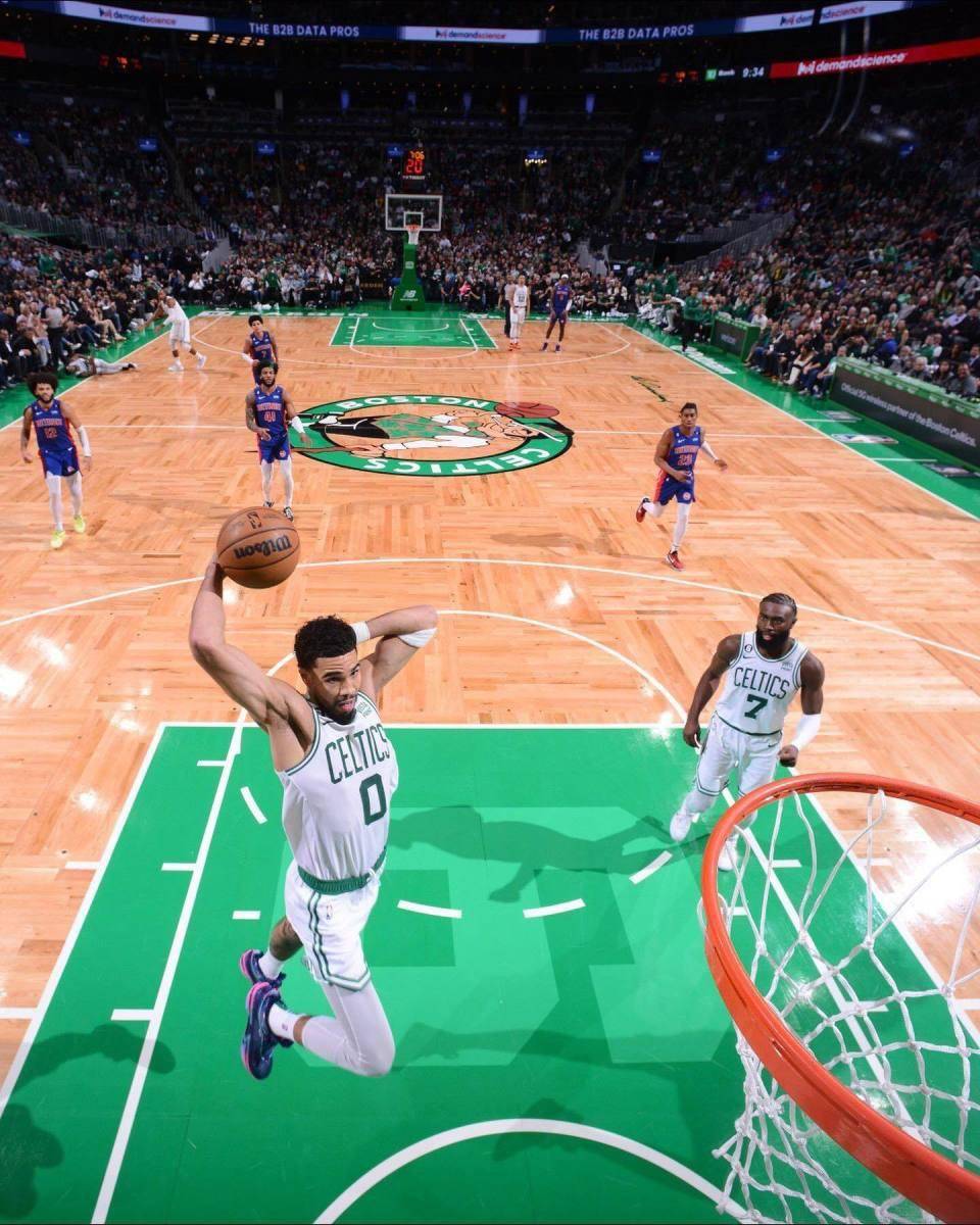 虎扑-塔图姆回归赛场，突破纪录首场状态亮眼，G2观众沸腾！的简单介绍