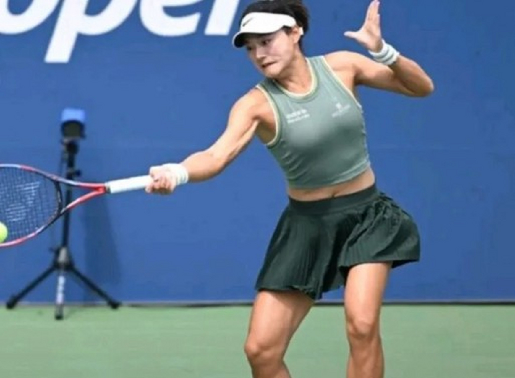 虎扑体育-包含阿扎伦卡爆冷击败中国队，战术调整引爆全场！的词条