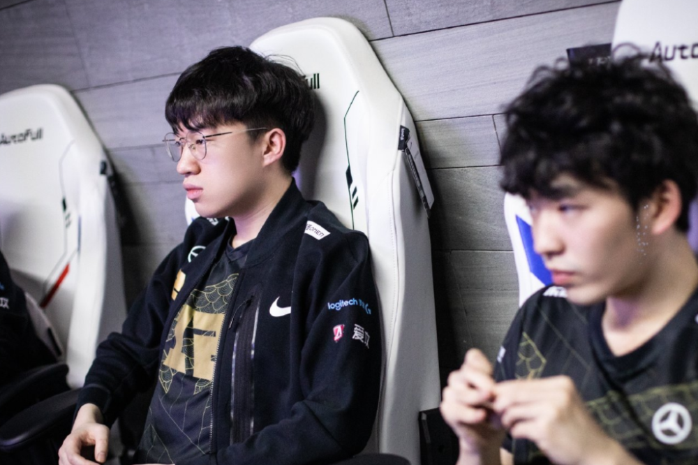 虎扑- 巴塞罗那队教练 