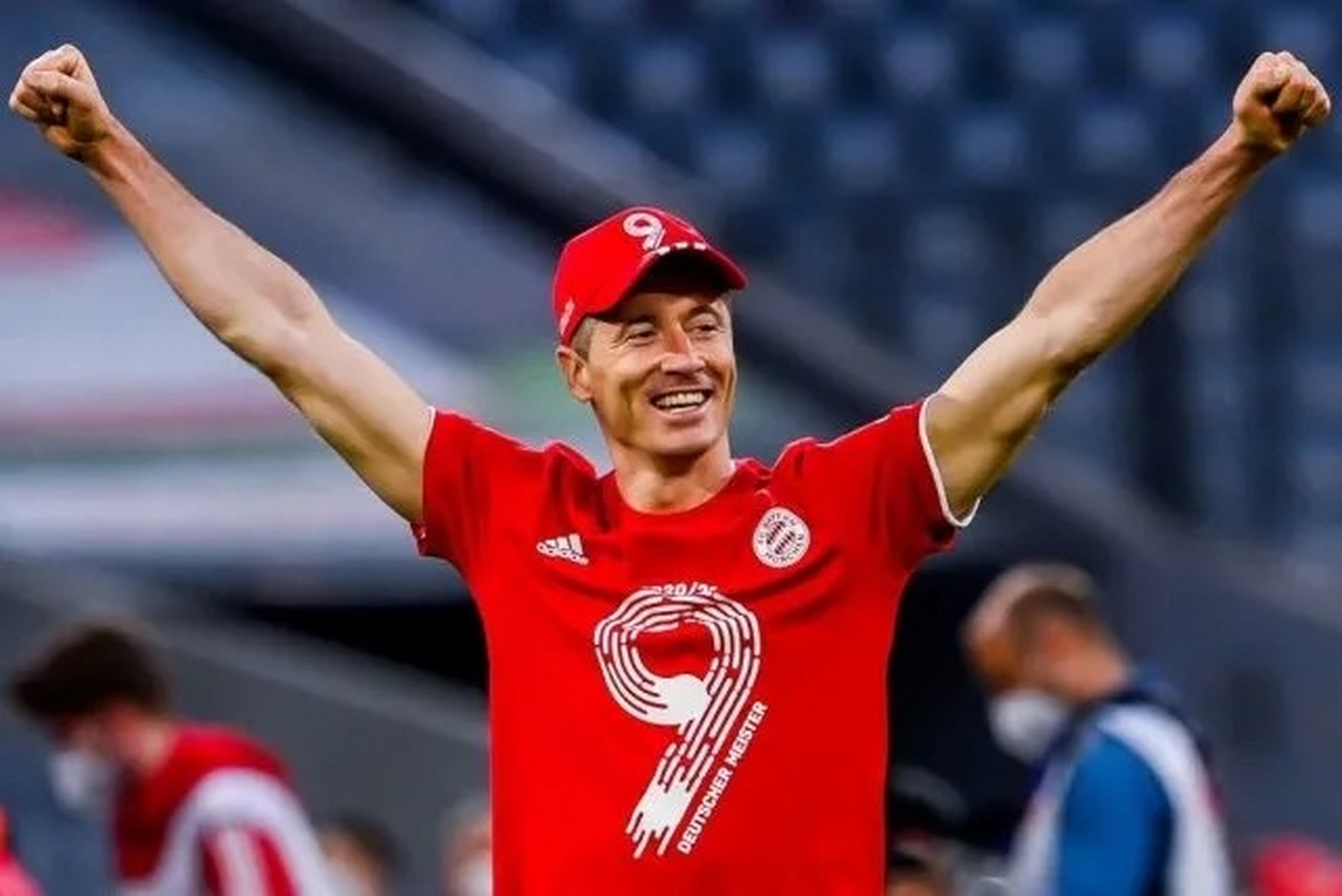 关于莱万多夫斯基迎来二十赛季高光表现，瑞士队球迷沸腾！的信息